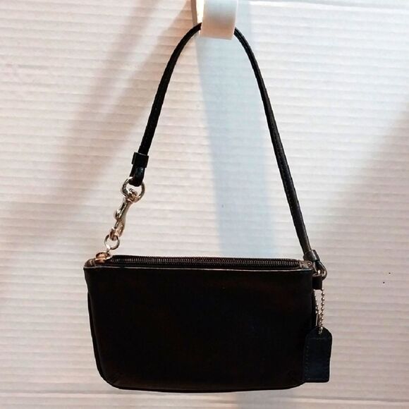 COACH Elegant Black Leather Wristlet - Picture 1 of 6